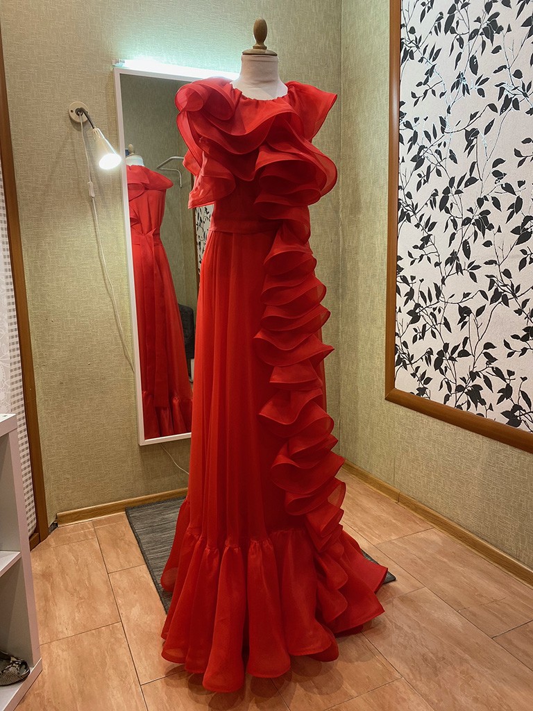 Красное вечернее платье