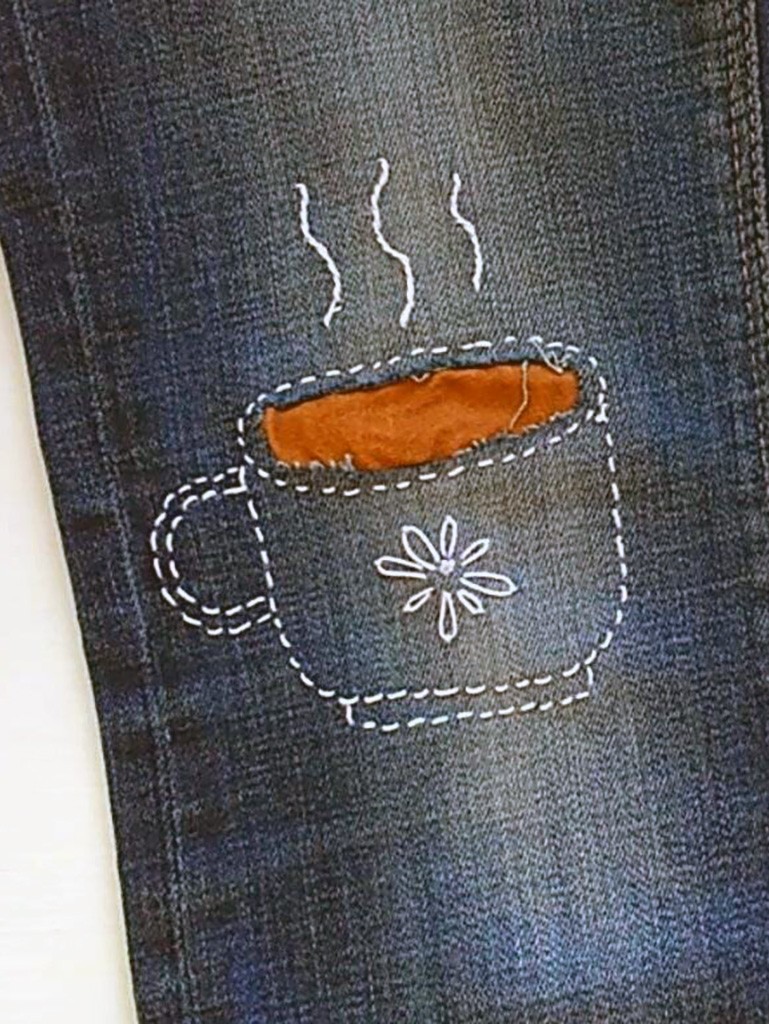 Художественная штопка джинс кружка кофе